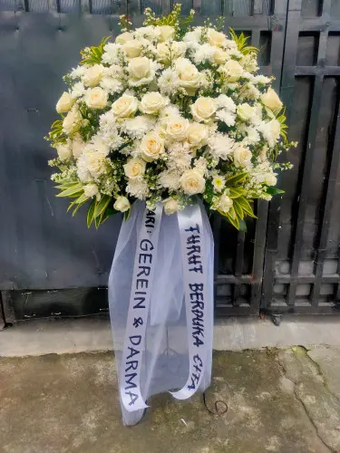 Krans Bunga Duka Cita  di Dharmasraya